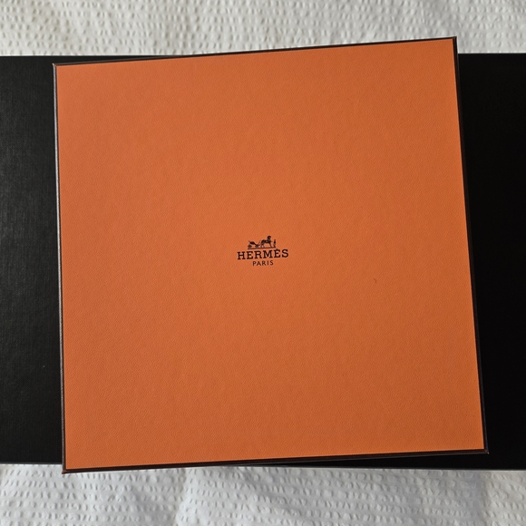 Hermès Box + Ribbons (Empty Scarf Box) - Picture 1 of 7